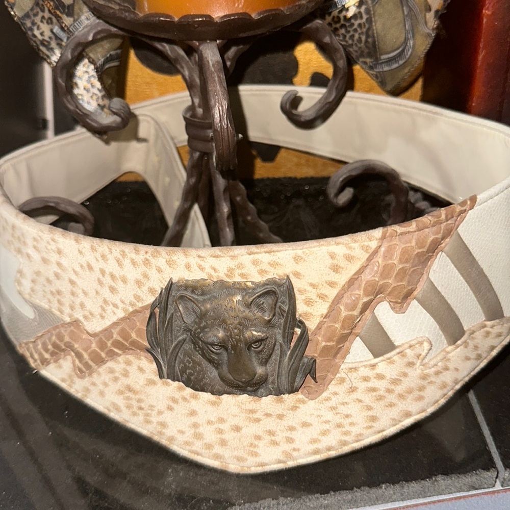 Waldorf creations Miami florida leather lion belt so vintage and old but nice